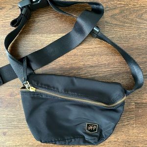 LIKE NEW Freshly Picked Fanny pack / Play pack